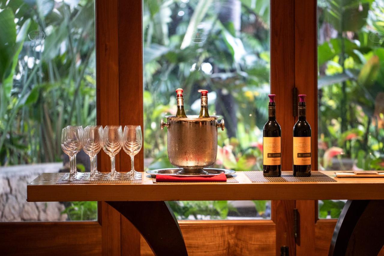 Lotus Honolulu At Diamond Head Hotel Bagian luar foto