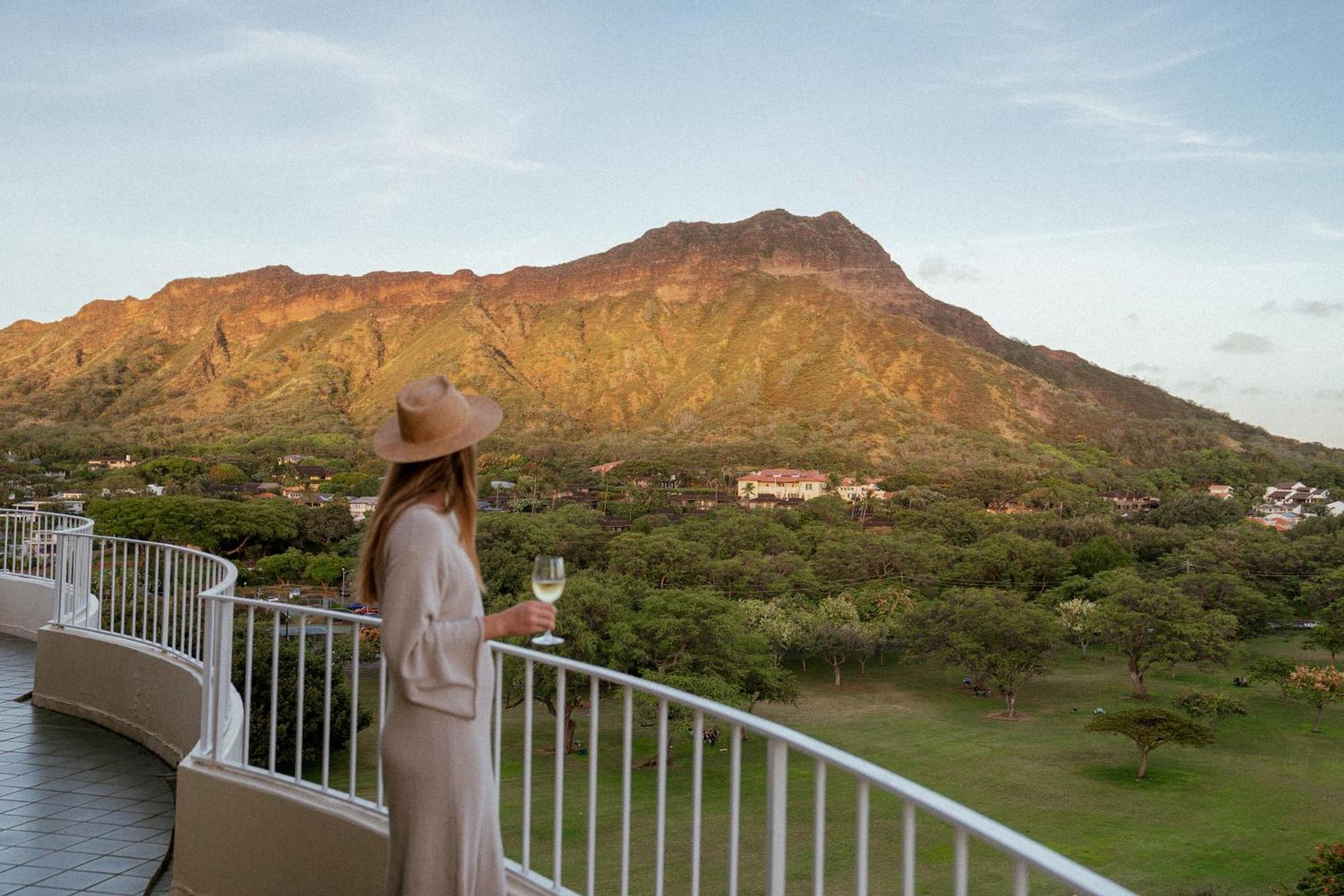 Lotus Honolulu At Diamond Head Hotel Bagian luar foto
