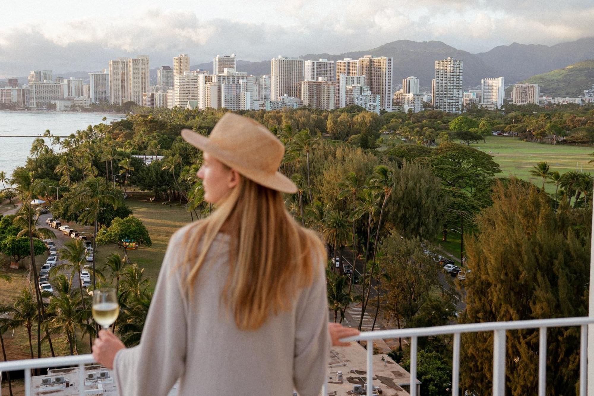 Lotus Honolulu At Diamond Head Hotel Bagian luar foto
